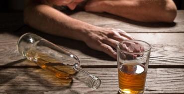 Как понять, что ты алкоголик: симптомы, причины, неконтролируемая тяга к спиртному, консультация нарколога и помощь родных Как можно узнать что человека алкоголика