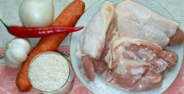 Egy egyszerű recept a pilaf főzéséhez csirkével